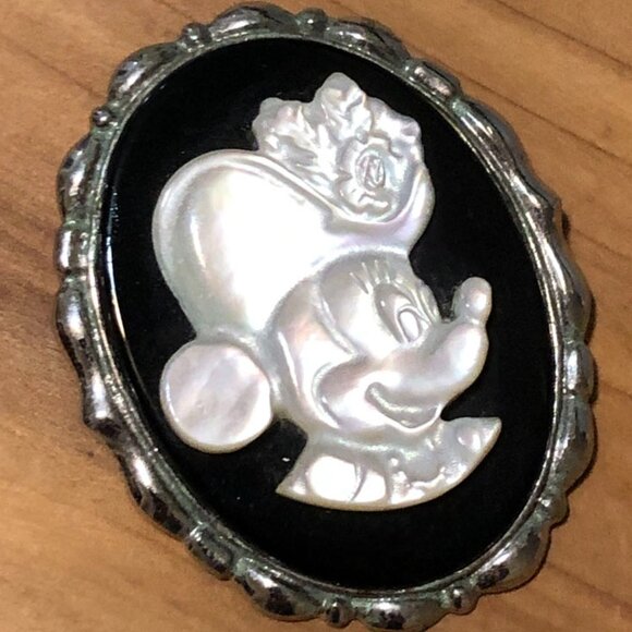 Vintage Sterling Silver & Mother of Pearl Minnie Mouse Cameo Brooch - Picture 1 of 3